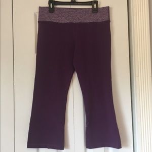 One Tooth Split Capri Leggings